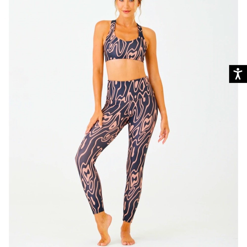 Onzie Half Moon bra. Roads print. Size large. NWT.